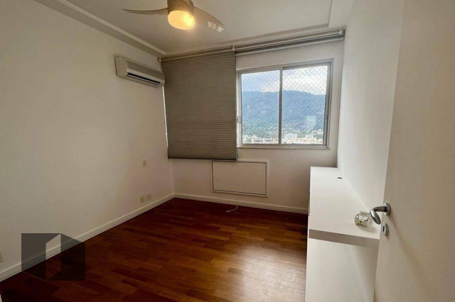 Apartamento para alugar com 4 quartos, 130m² - Foto 12