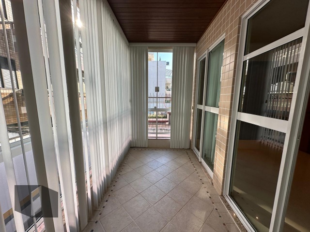 Apartamento para alugar com 3 quartos, 143m² - Foto 18