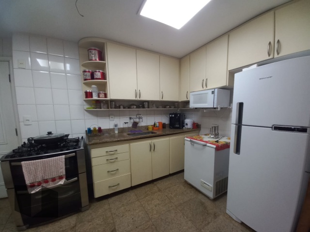 Apartamento para alugar com 4 quartos, 191m² - Foto 18