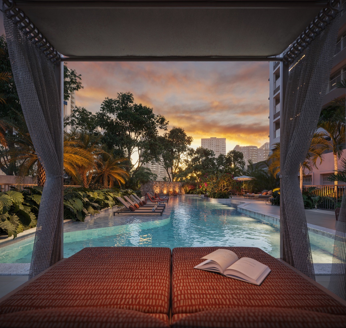 Gazebo com vista para a piscina ao entardecer